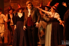 Faust umzingelt von Hexen. Die Oper "Faust" hat am 11. August im Marstall  in Wernigerode Premiere gefeiert.
